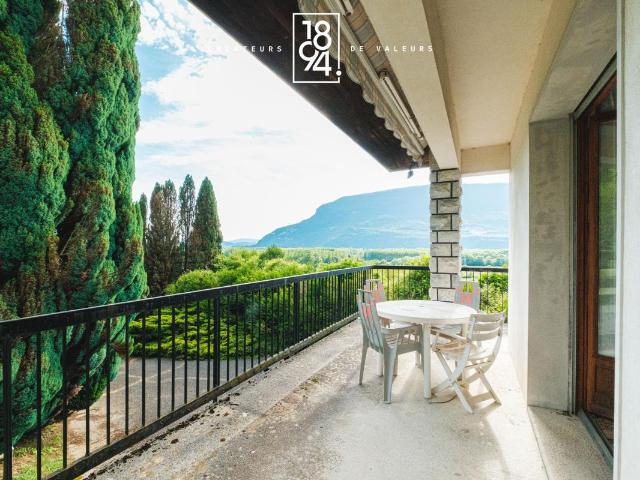Maison À Vendre I Double garage I Balcon I Vue sur Colombier