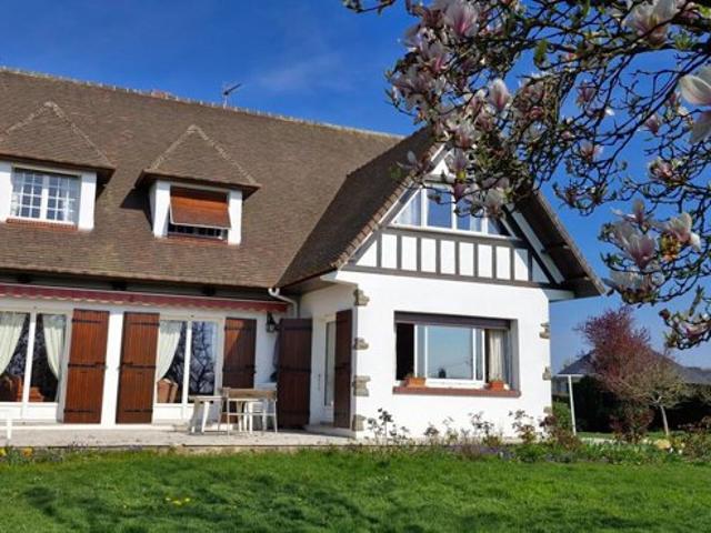 Maison à vendre Aux portes d'Yvetot 200 m² 6 chambres Sous sol complet Terrain de plus de 3 000 m² constructible