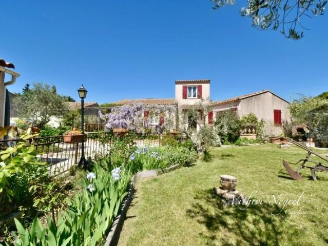 Maison à vendre semi plain pied et annexe habitable 3 pièces. 169m² Mouriès