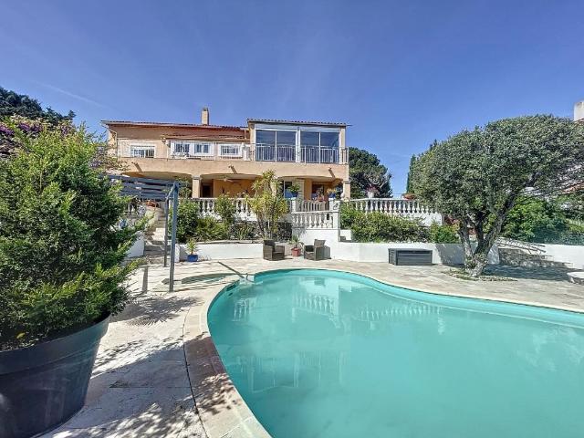Maison À Vendre ST AYGULF BELLE VUE MER
