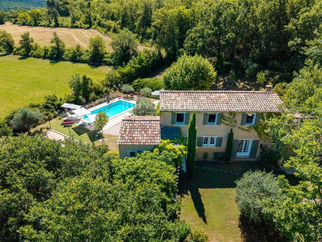 Maison à Vendre: Superbe Propriété de 192 m² avec Piscine au. 192m² Apt