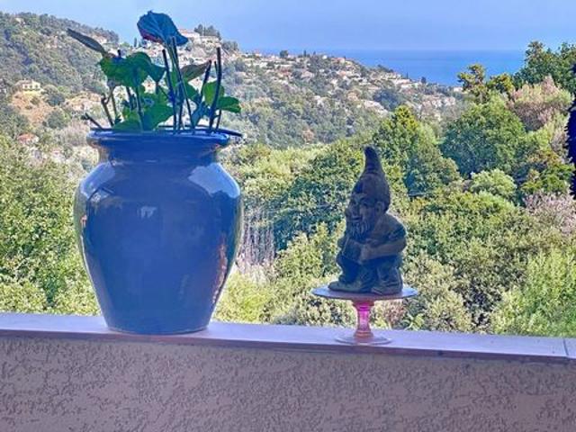 Villa au calme absolu, à la lisière de Menton – Vue dégagée, aperçu mer