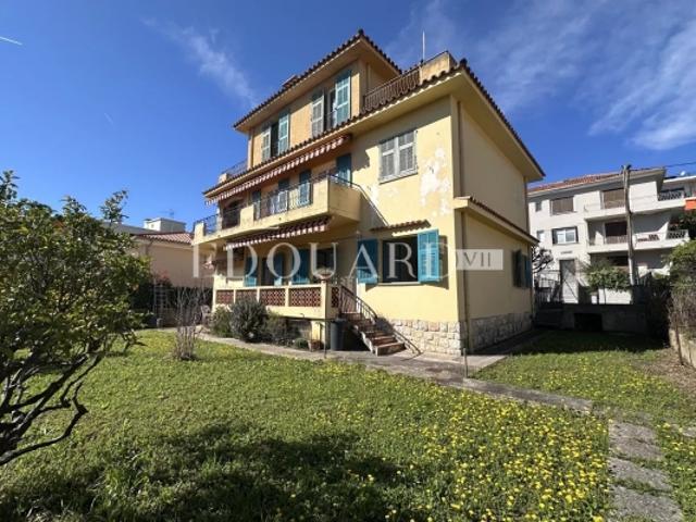 Maison à vendre sur le Plateau du Cap, avec fort potentiel et nombreuses possibilités d'aménagement