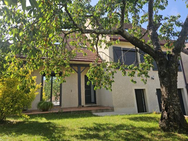 MAISON A VENDRE SUR SAINT REMY LES CHEVREUSE DE 9 PIECES 6 CHAMBRES