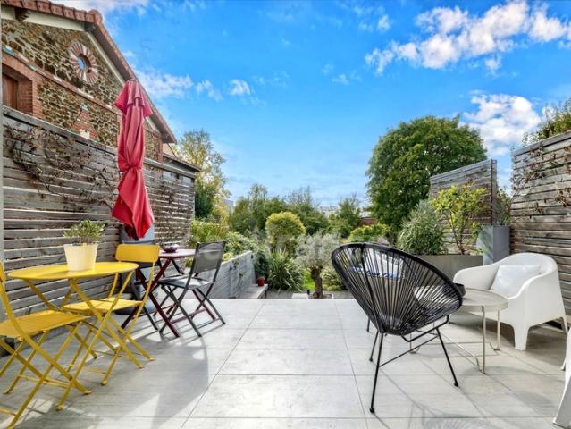 Maison à vendre P6 FONTENAY SOUS BOIS 94 au cœur des Rigollots, 215 m² avec jardin arboré, terrasses et balcons