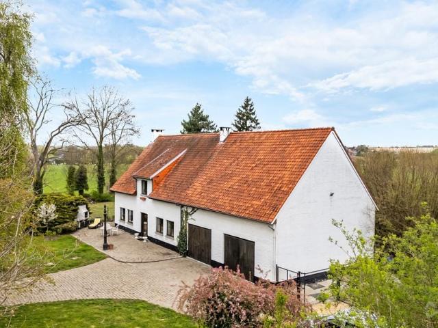 Maison à vendre pour 490000 euro avec 3 chambres à coucher