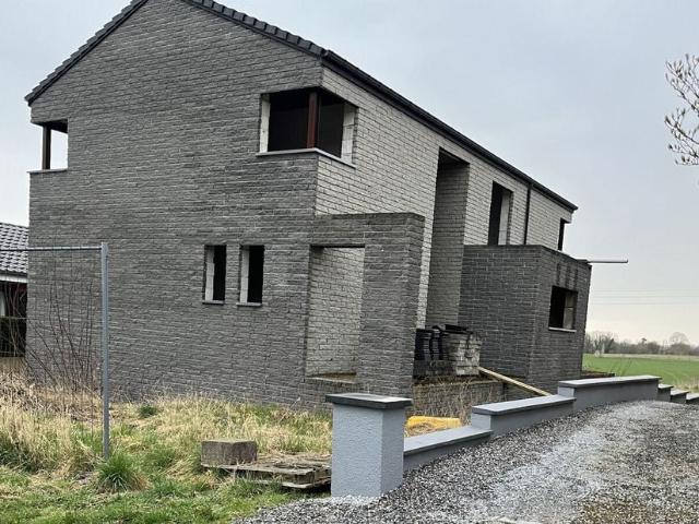 Maison à vendre pour 299000 euro avec 5 chambres à coucher