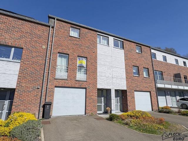 Maison à vendre pour 305000 euro avec 3 chambres à coucher