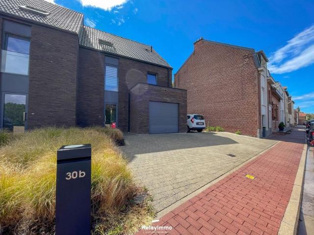 Maison à vendre pour 369000 euro avec 4 chambres à coucher