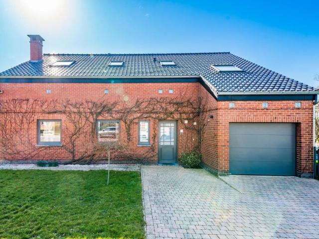 Maison à vendre pour 379000 euro avec 4 chambres à coucher