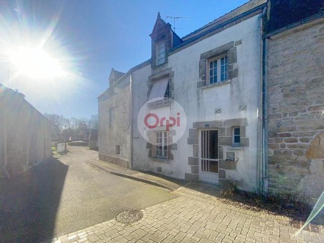 Maison À Vendre PEAULE centre bourg 6 chambres