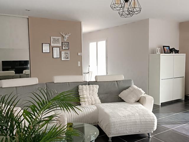 Maison plain pied 5 pièces terrain 5000 m2 LUZILLAT 63350