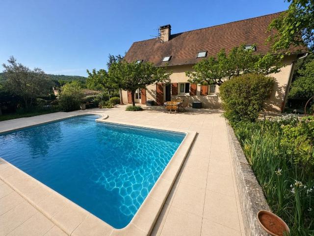 Maison à vendre Pradines 6 chambres et piscine 185m² Pradines