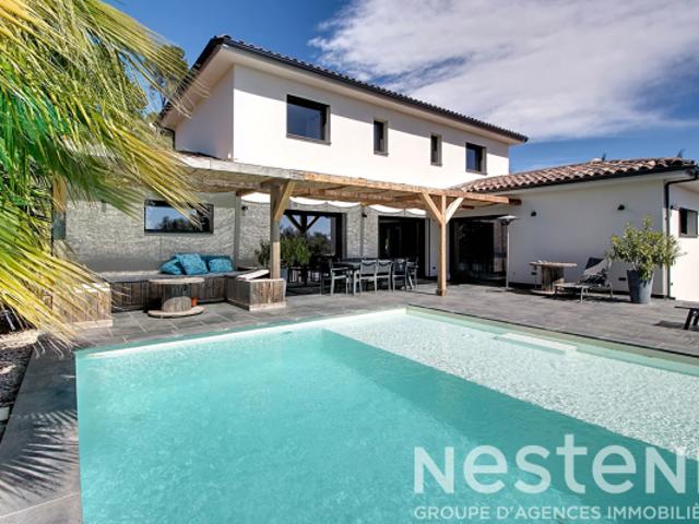 Maison à vendre proche du village de LORGUES 6 chambres, piscine, grand terrain de 1937m²