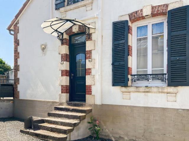 Maison À Vendre rénovée/piscine