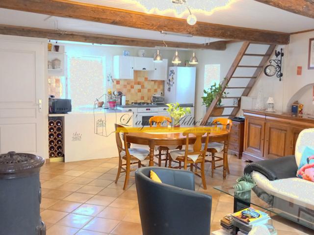 Maison, à vendre, village de la Coucourde 77m2, habitable te