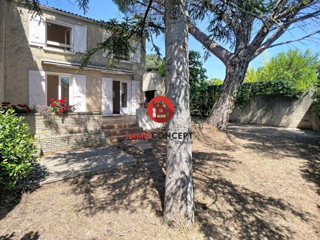 Maison familiale de 97 m² avec jardin arboré, garage et dépen
