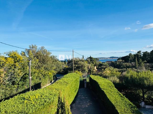 EXCLUSIVITE Maison vue mer à vendre et à rénover GRIMAUD