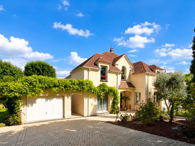 Maison à Bougival 10 pièces, 330m2, Piscine, Terrain 1513m2