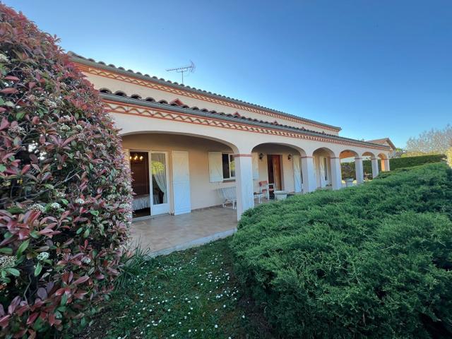 Maison à Caussade de plain pied spacieuse et lumineuse à deu. 125m² Caussade