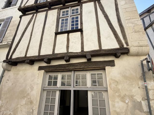 MAISON À COLOMBAGE