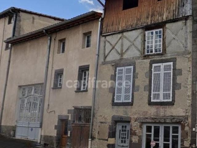 Maison à colombage à rénover MARINGUES 63
