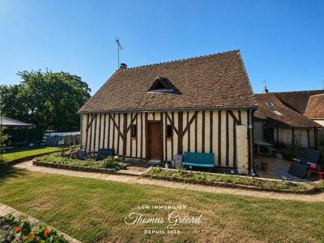 Maison à colombages 193 m² avec 5 chambres, jardin et piscine à Authon