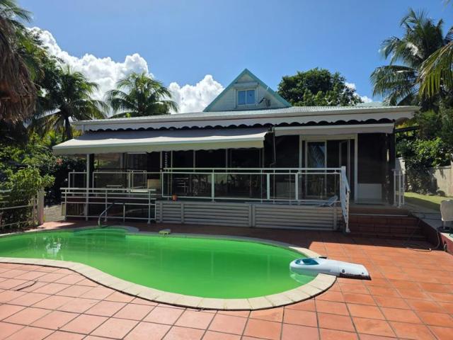 Maison à deux pas de la plage et des commodités!