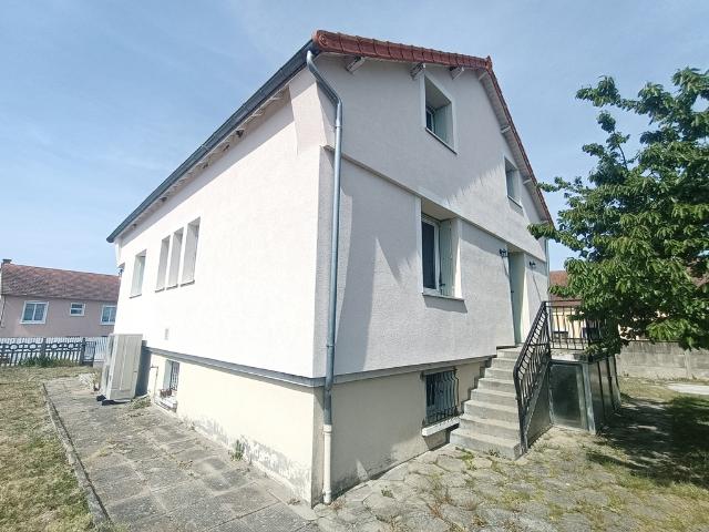 MAISON A DEUX PAS DES ECOLES ET DES COMMERCES