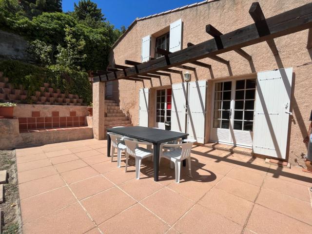 Maison à deux pas du village, vue mer, nombreuses possibilités