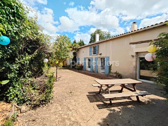 Maison à étage 225m2 habitables BENON secteur La Roulière