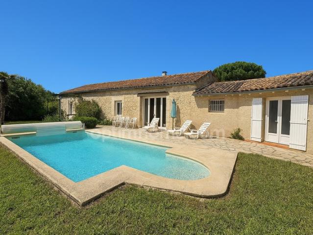 Maison à FONTVIEILLE de plain pied proche centre ville
