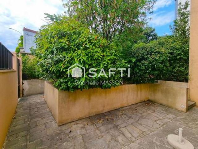 Maison à fort potentiel avec garage, sous sol total et cave