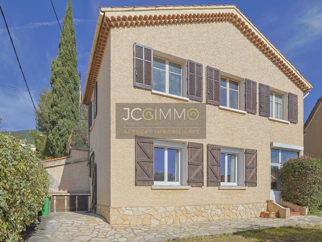 Maison à fort potentiel composée de 2 appartements Bas Faron à Toulon