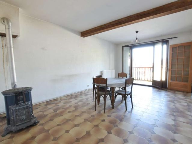MAISON A GRANDS VOLUMES
