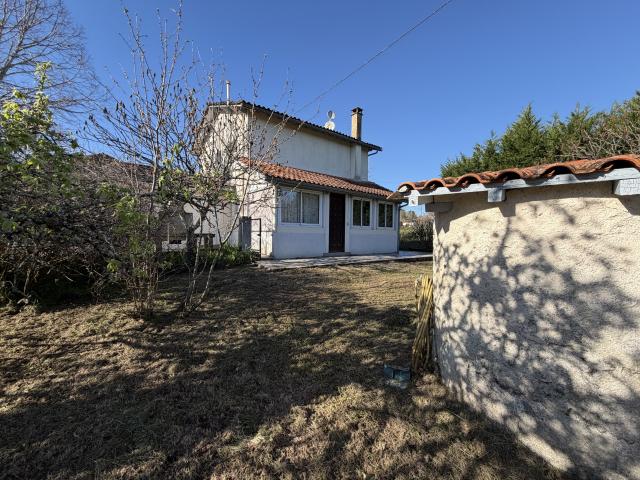 MAISON A LA CAMPAGNE AVEC DEPENDANCES PUITS ET 3 HA DE TERRAIN
