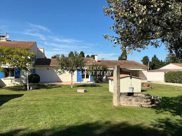 Maison à la campagne, proche du centre sans aucun vis à vis. 142m² Saint Rémy de Provence