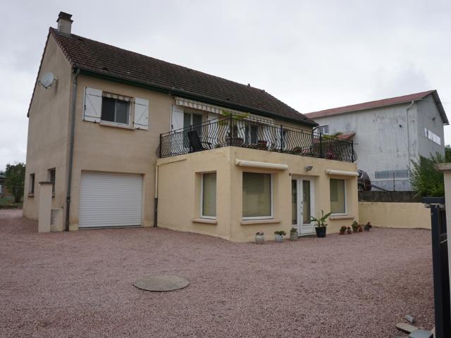 Maison à Le Donjon
