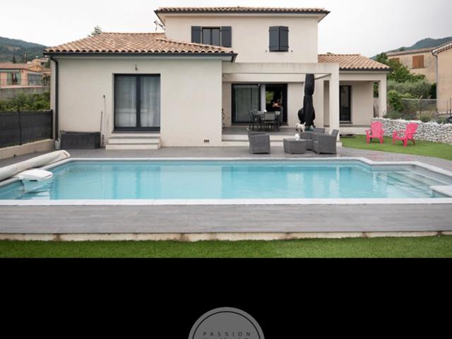 Maison à l'escale avec piscine