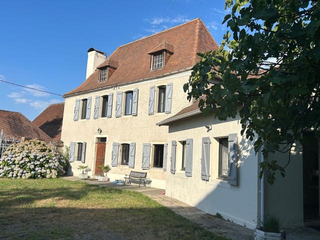 Location maison, m² T 4 à Lacq, 1 675 €