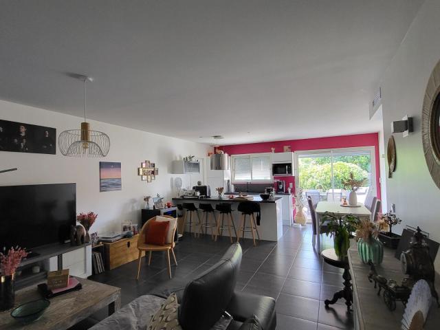 Location maison, m² T 4 à Roquefort, 1 190 €