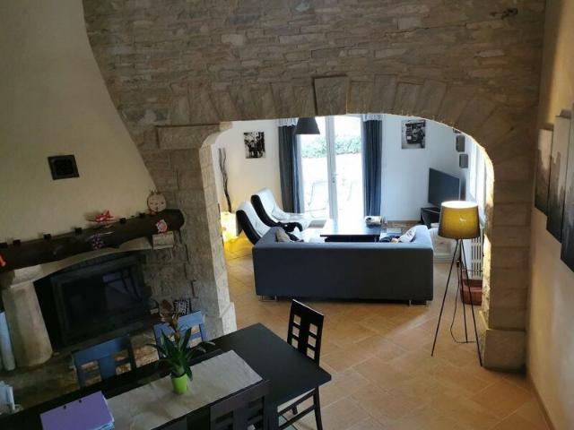 Maison à louer 4 pièces • Rochefort du Gard