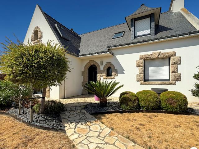 Location maison, m² T 5 à Larmor Plage, 1 648 €