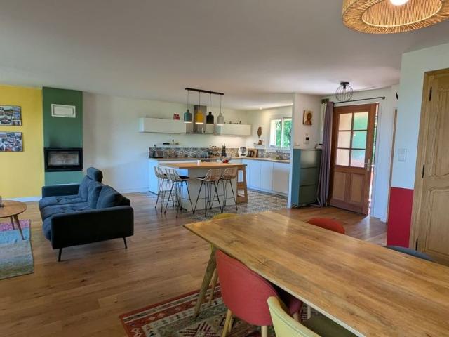 Maison à louer 5 pièces • Éveux