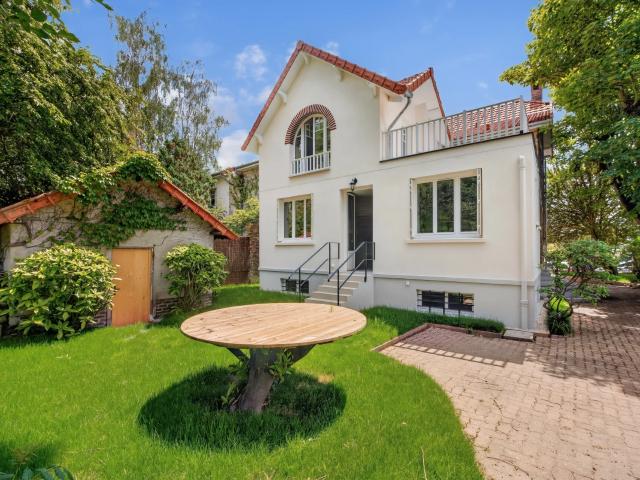 Maison à louer 6 pièces 199,00 m² | Saint Cloud 92210 MONTRETOUT / VAL D'OR | 6 000 € | Junot