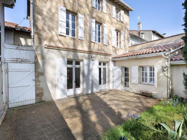 Maison à louer 6 pièces 217 m