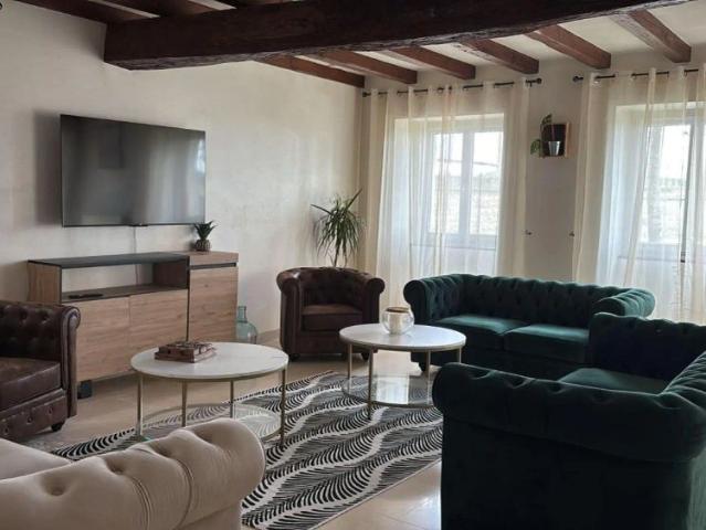 Maison à louer 8 pièces 289m²