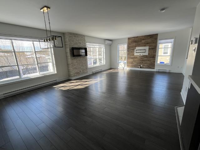 Maison à Louer 9372 Yvon Paiement, Mirabel 9 photos | Logis Québec