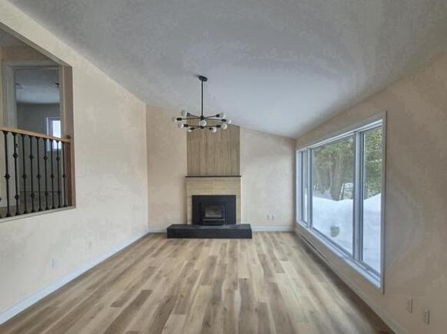 Maison à Louer 1082 rue Valdombre, Sainte Adèle 10 photos | Logis Québec