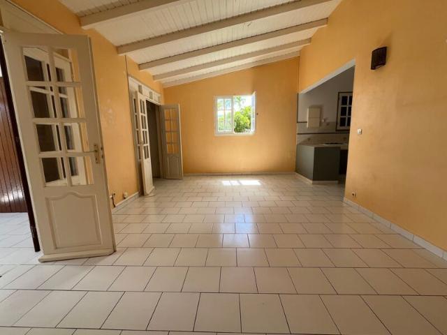 Maison à louer 3 pièces • 52 m2 Saint François